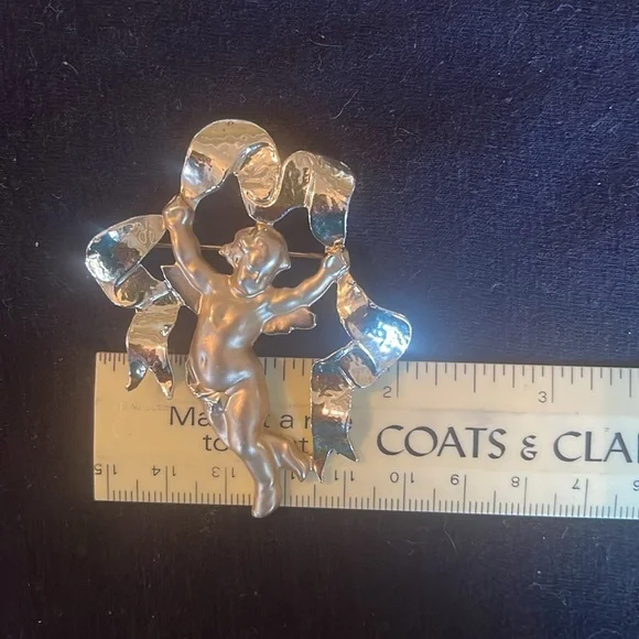 ANGEL with Ribbon Holiday Brooch Gold - Picture 3 of 7